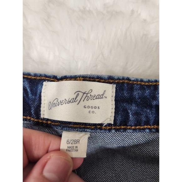 Universal Thread Women's Blue Stretch Distressed High Rise Straight Jeans Size 6 - Picture 3 of 8
